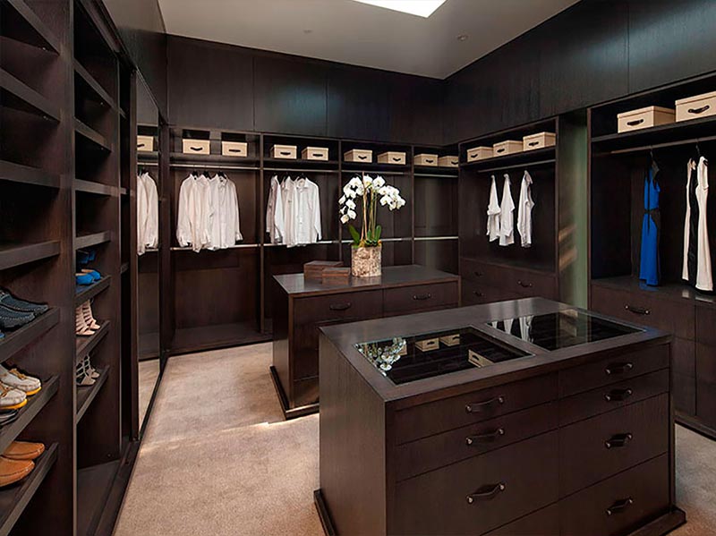 Walk-In Closets / Cabinets