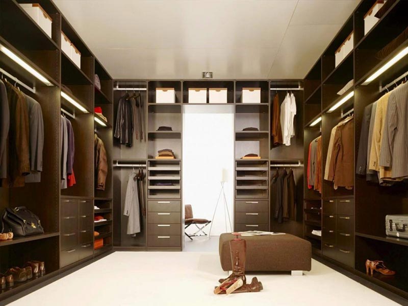 Walk-In Closets / Cabinets