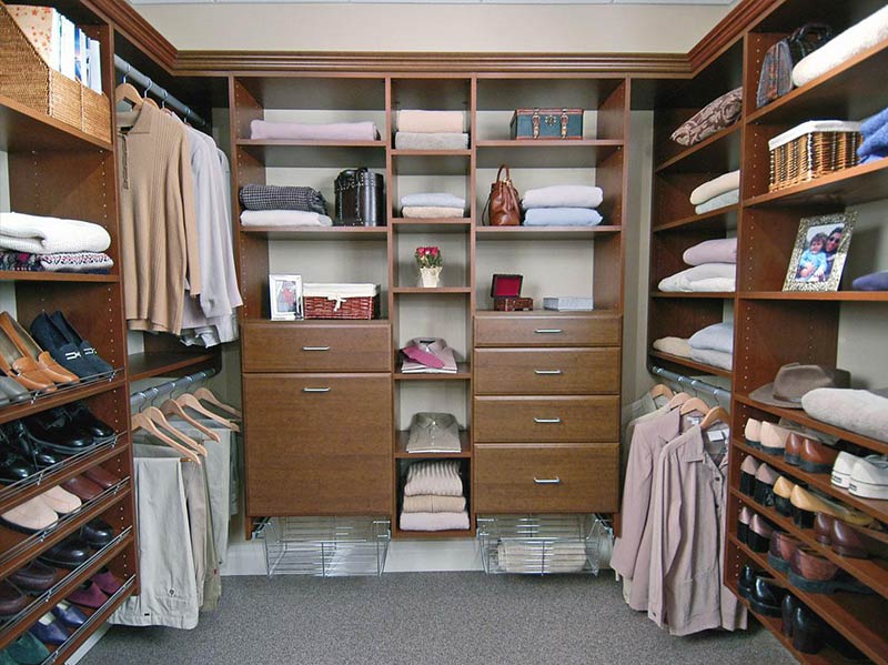 Walk-In Closets / Cabinets