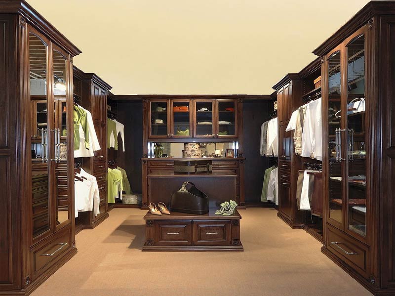 Walk-In Closets / Cabinets